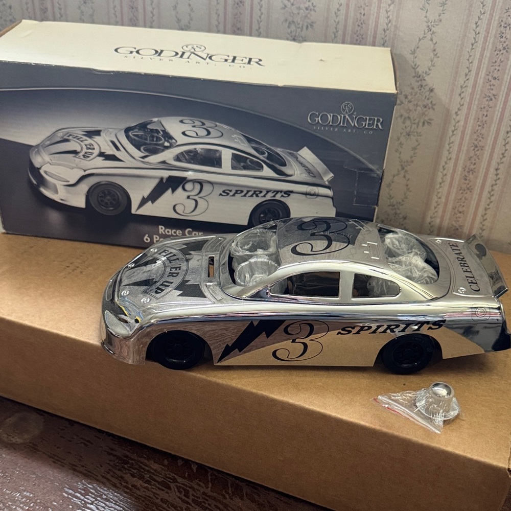 Godinger Silver Race Car with '3 Spirits' Design decanter and 4 shot Glass